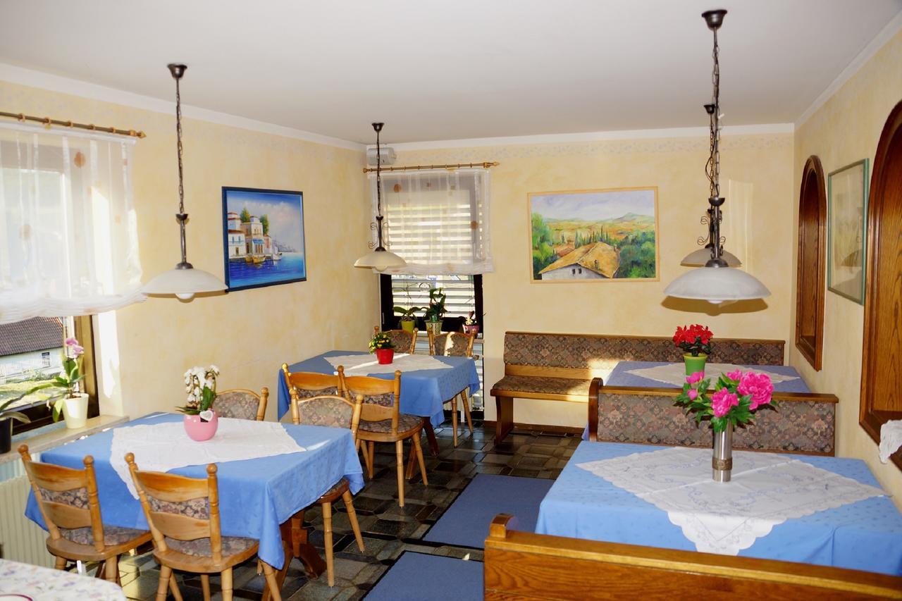 Hotel Garni Berghof Heigenbruecken Екстер'єр фото